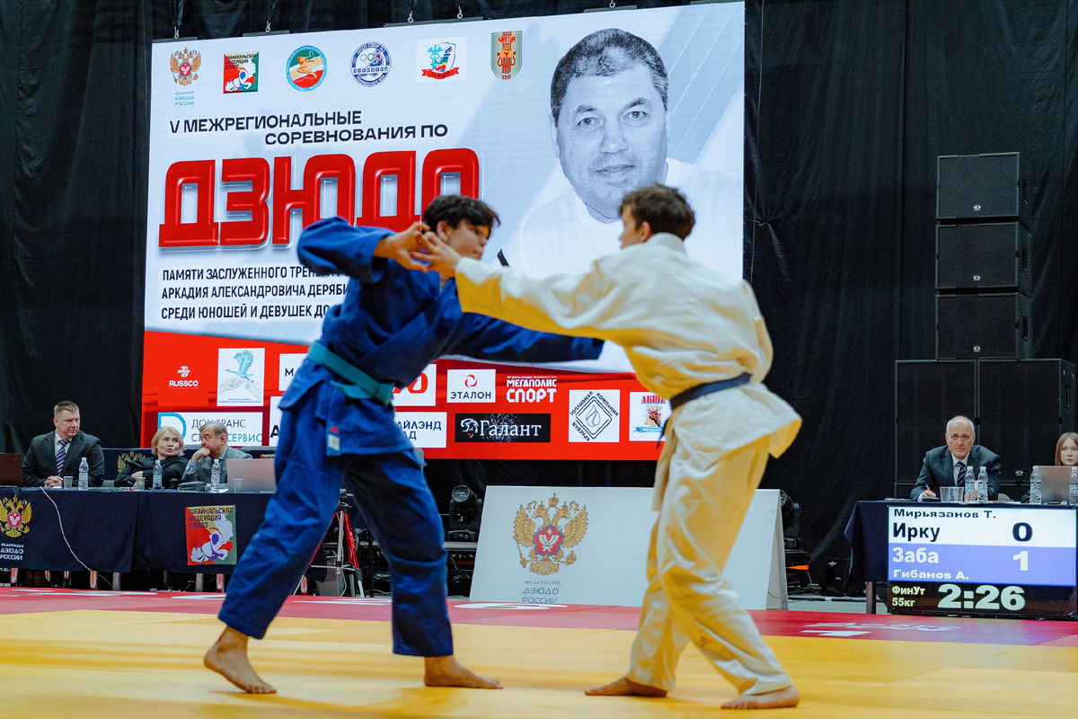 Фото с V Межрегиональных соревнований по дзюдо памяти заслуженного тренера России Аркадия Дерябина предоставлены Федерацией дзюдо России.