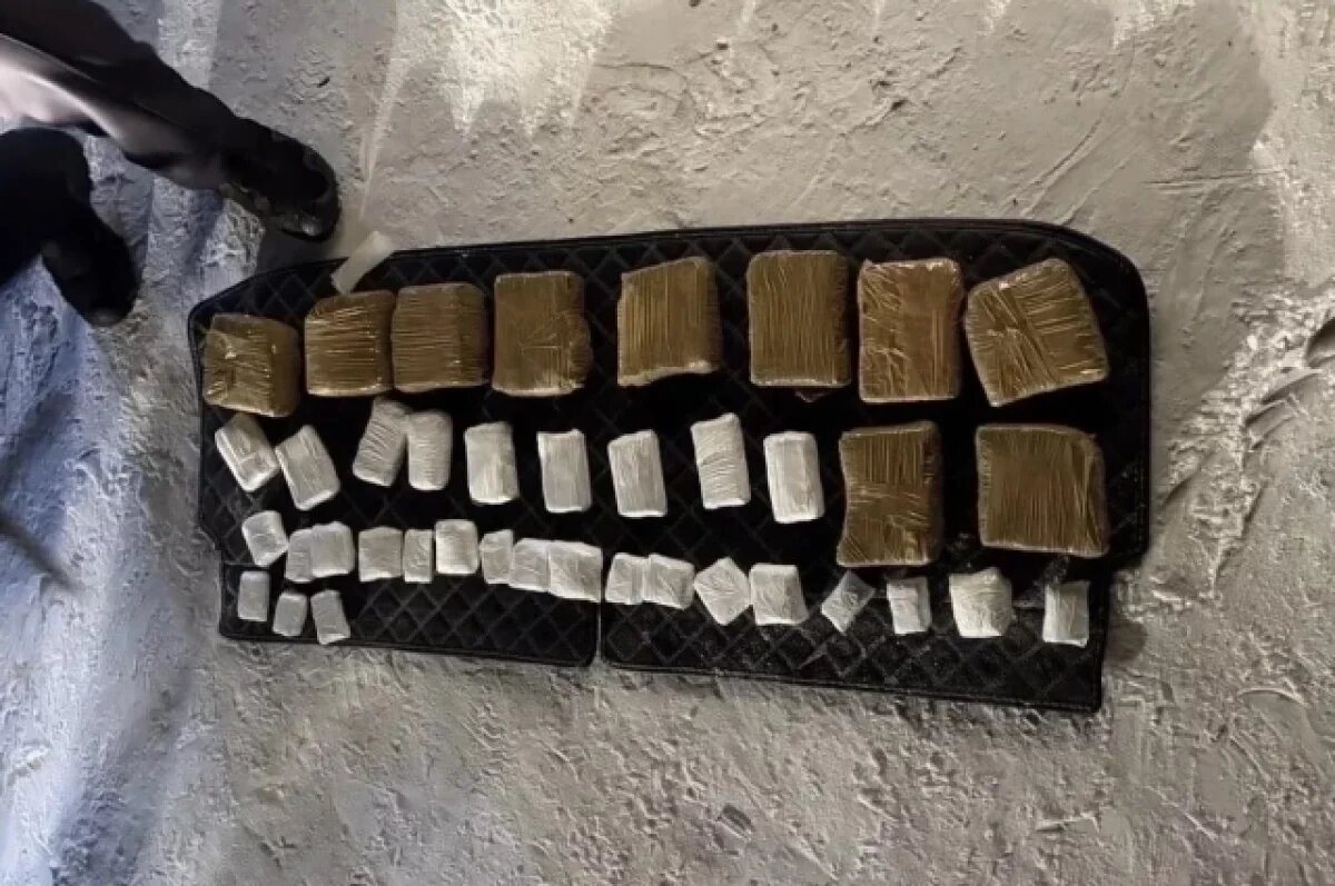    Двух наркосбытчиков из Санкт-Петербурга задержали в Чите