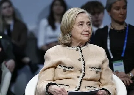     «Эпштейн организовывает тайную встречу с Хиллари для Ротшильдов». Дмитриев уличил Клинтон во лжи