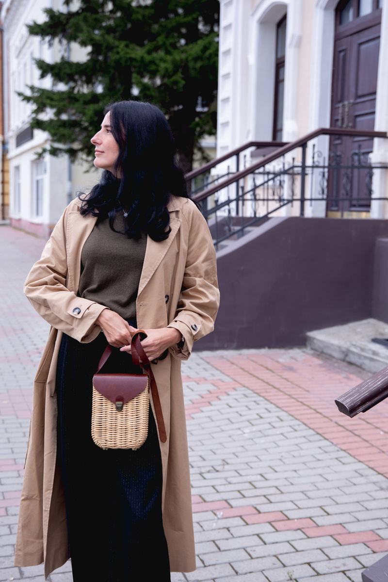 Катя - идеальная модель для наших дизайнерских сумочек.