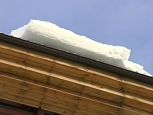   снег на крыше