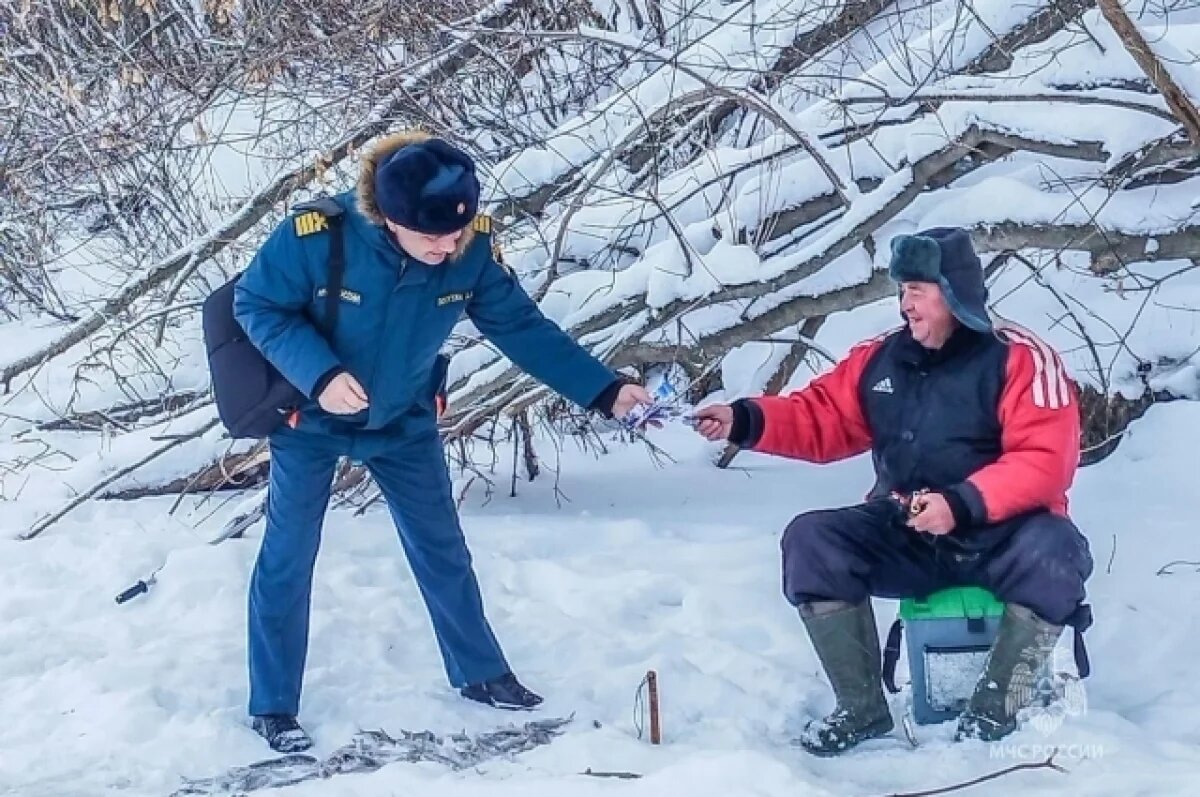    группе риска любители зимней ловли, поэтому им напоминают о мерах предосторожности