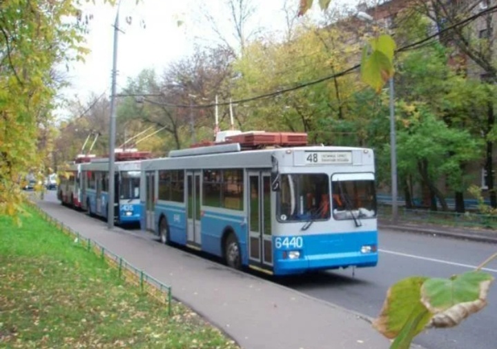 Троллейбусная конечная "гостиница Турист", как видим троллейбусы ещё шли до Лубянки 