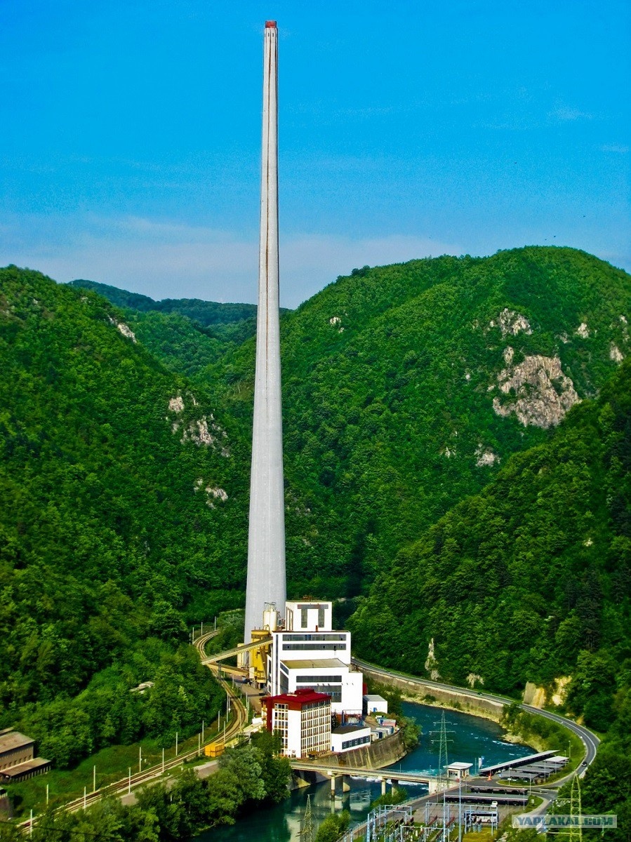 Trbovlje Chimney — дымовая труба тепловой электростанции в городе Трбовле (Словения), построена в 1976 году. Высота — 360 метров