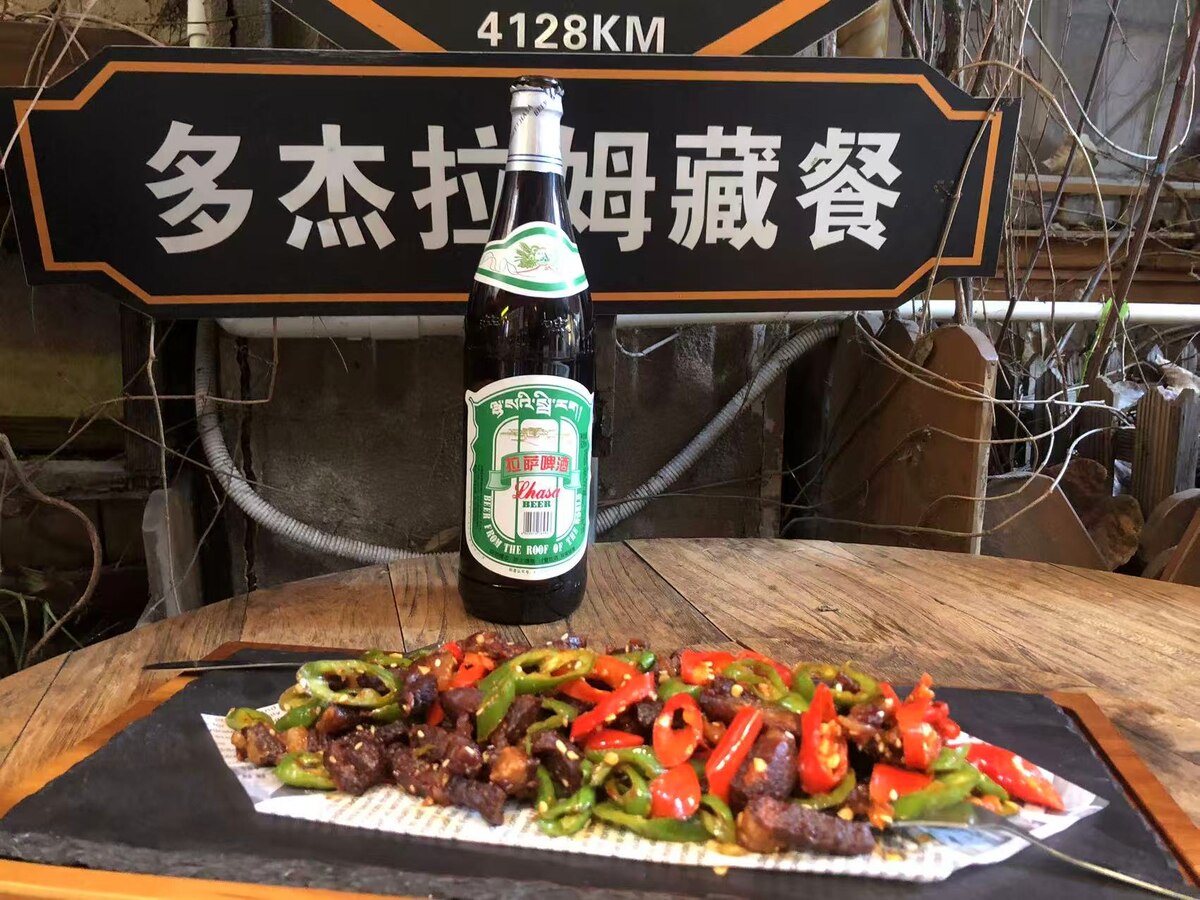 Фото из Тибетского ресторана Duo jie Lamu в Шанхае.