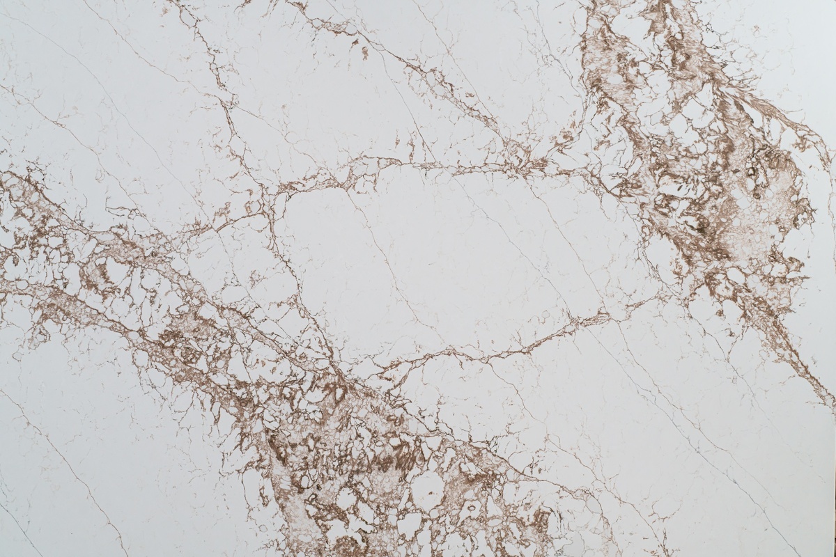 Кварцевый камень с теплым мраморным рисунком. #9960 Pantheon от Quantra