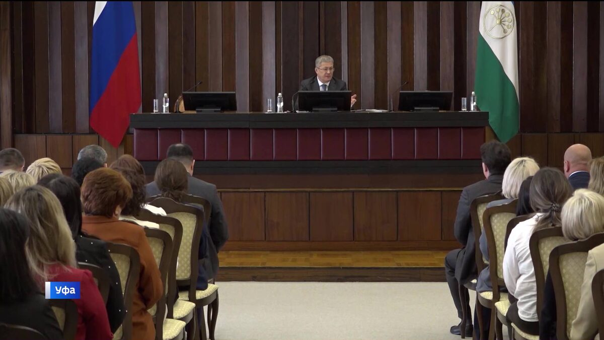   В Уфе Радий Хабиров провел встречу с заместителями директоров школ по воспитательной работе
