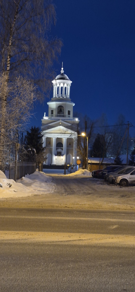 Чуть завалила горизонт - это от восторга