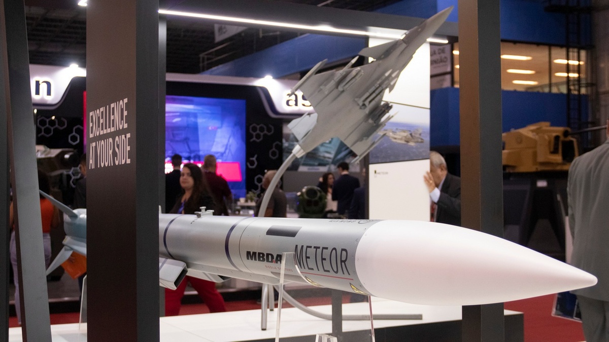    Слабо верится, что нынешнее поколение лётчиков ВСУ сможет управлять чудесами шведской техники.