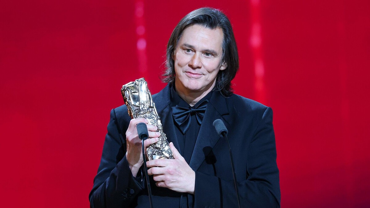    Джим Керри сбрил бороду