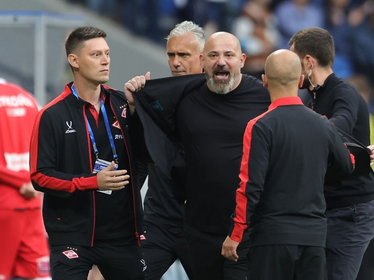 Деян Станкович разбушевался от судейства главного арбитра Егора Егорова. Фото из интернета.