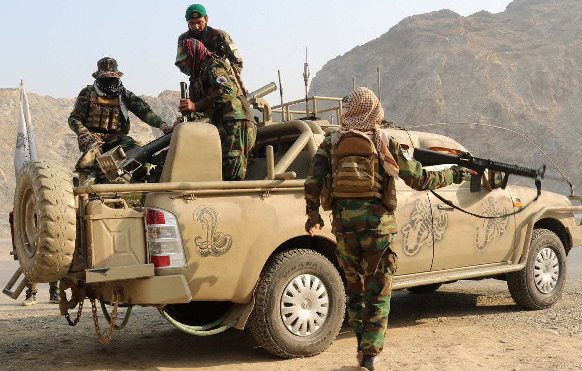    Солдаты движения "Талибан"  REUTERS
