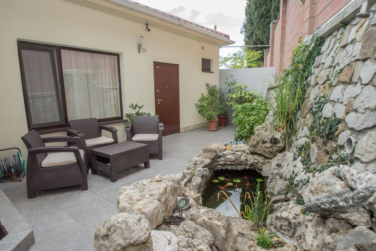 Очень аутентичные апартаменты в Гурзуфе с видом на море и со своим двориком