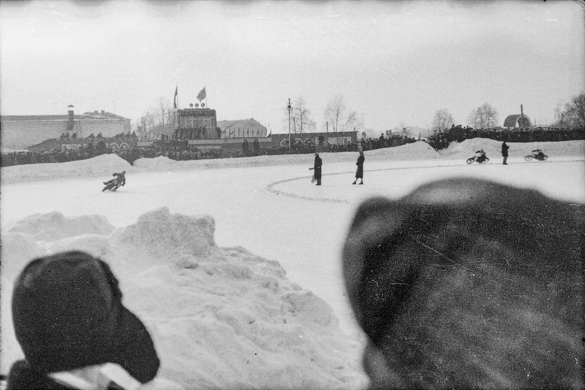 Фотограф Георгий Николаевич Белоцветов, февраль 1962г., стадион «Труд» в Серпухове
