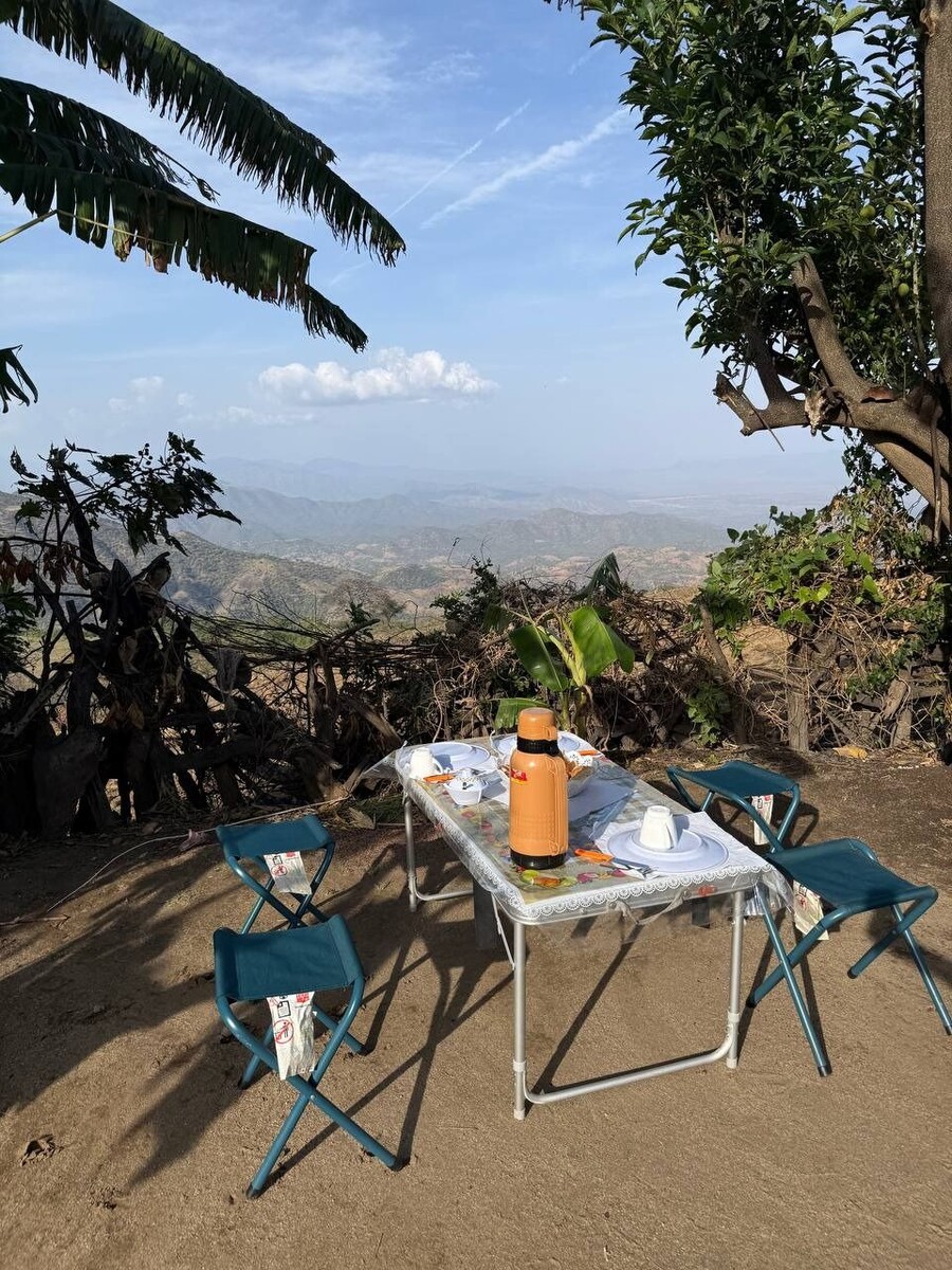    Анастасия Ивлеева снимает тревел-шоу в Африке. Источник: t.me/ivleevacomvgorle