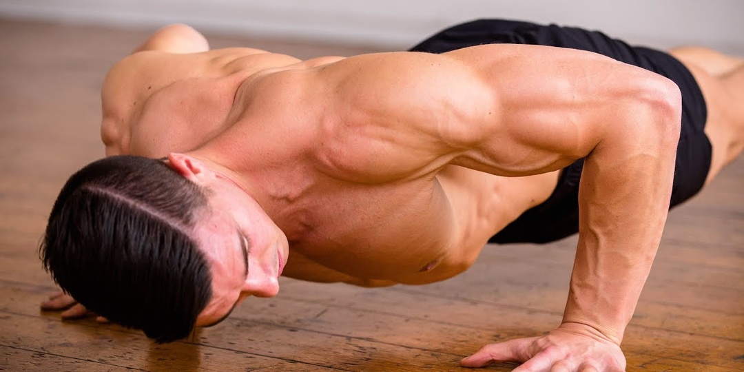 3 ошибки в отжиманиях, из-за которых грудь не растёт — покажу на видео