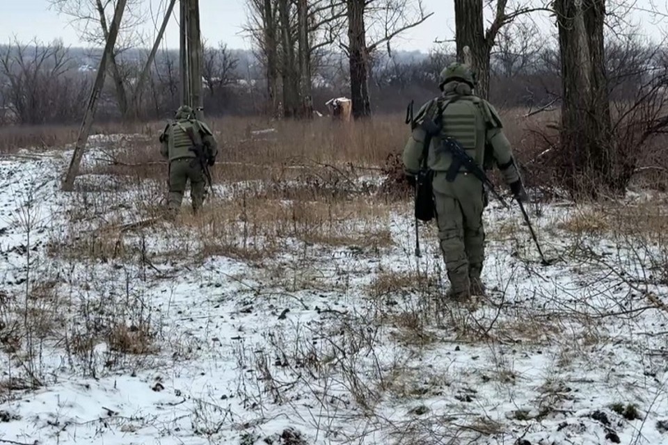    В ДНР саперы ВС РФ разминируют школы и соцобъекты, заминированные ВСУ. Фото: Минобороны России