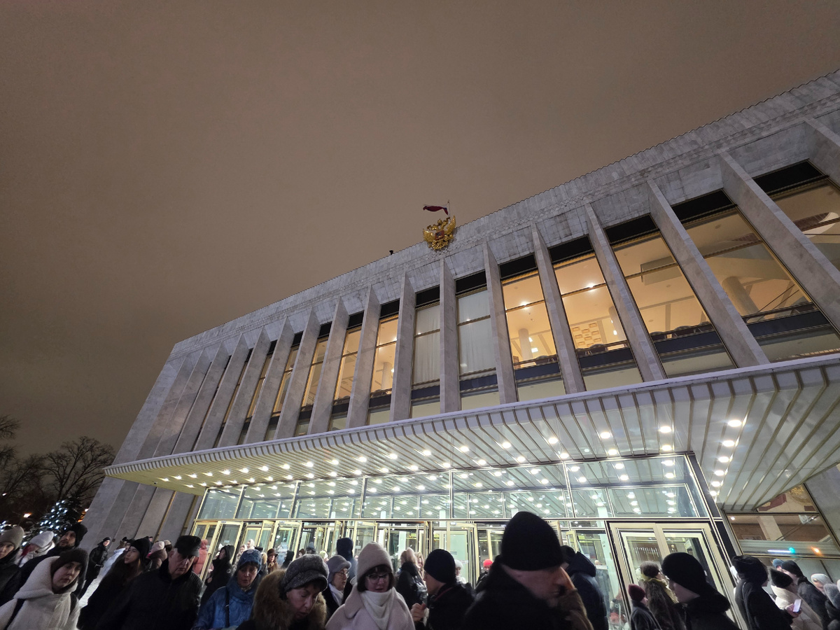 Вид дворца с улицы