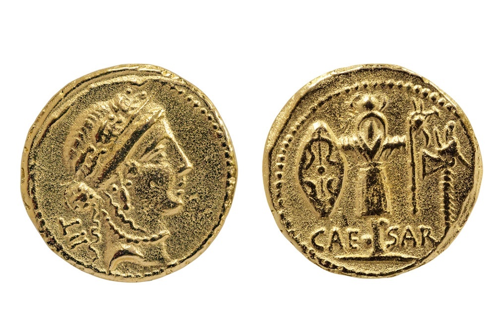    В Древнем Риме впервые появился оформленный гурт - насечки и зубцы на ребре монеты. Римская золотая монета Юлия Цезаря. / Фото: iStock