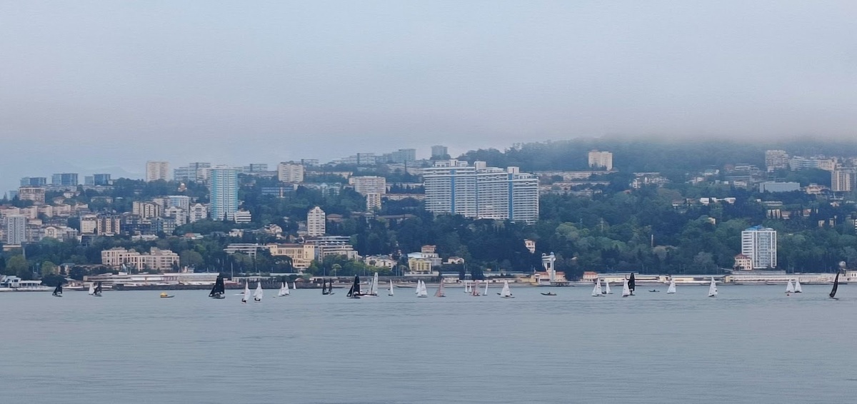 Сочи, укрытый плотным одеялом из тумана. Фото автора