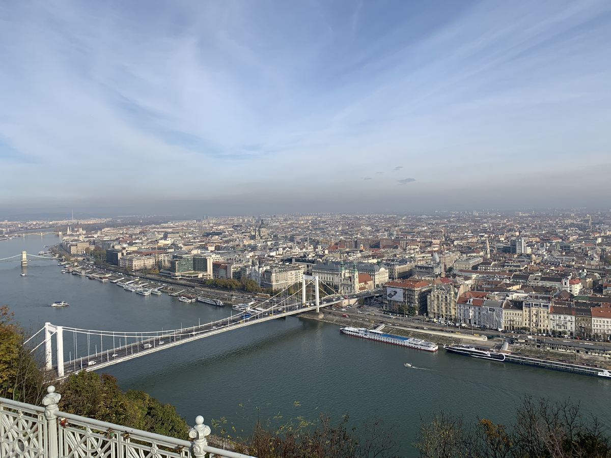 Вид с горы Геллерт на Пешту