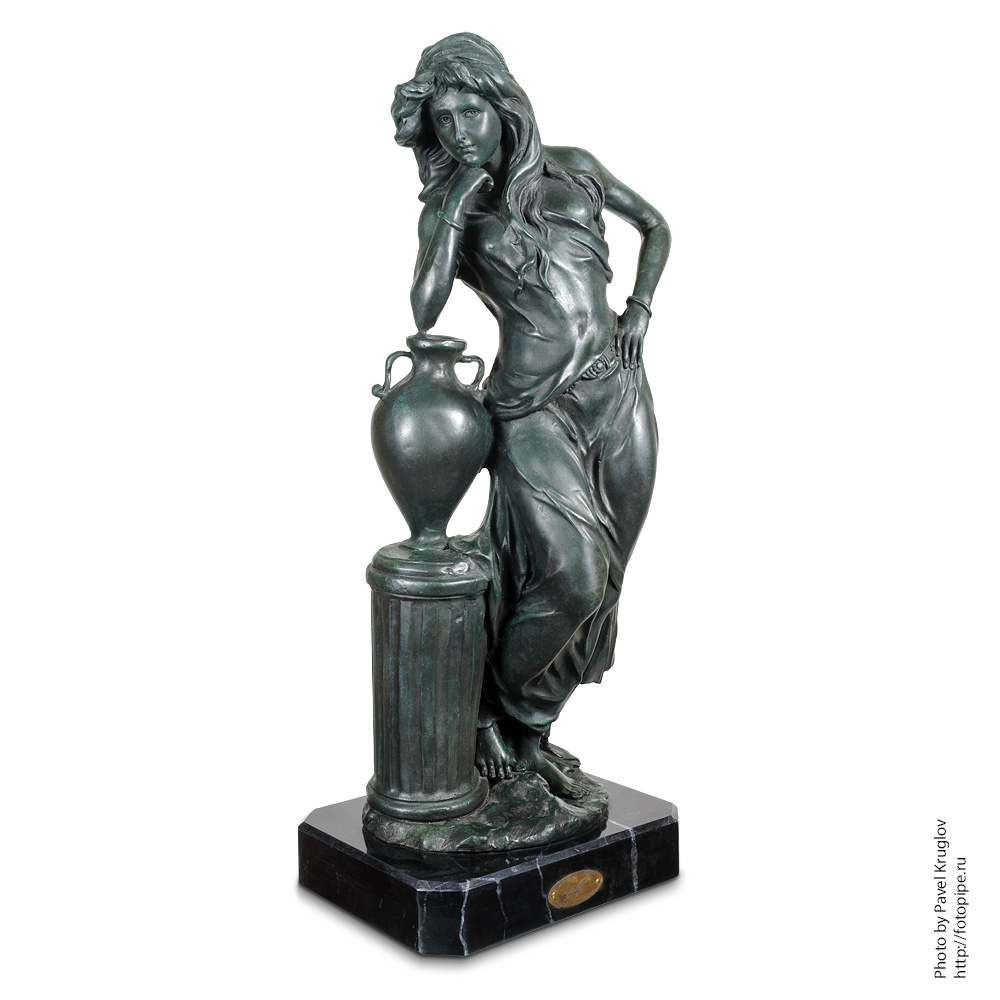 Женские бронзовые статуэтки для интерьера. Предметная съемка