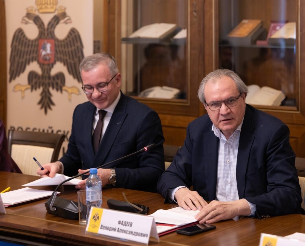 Выступает Валерий Фадеев, делает это с осторожностью в оценках, не вступая в полемику.