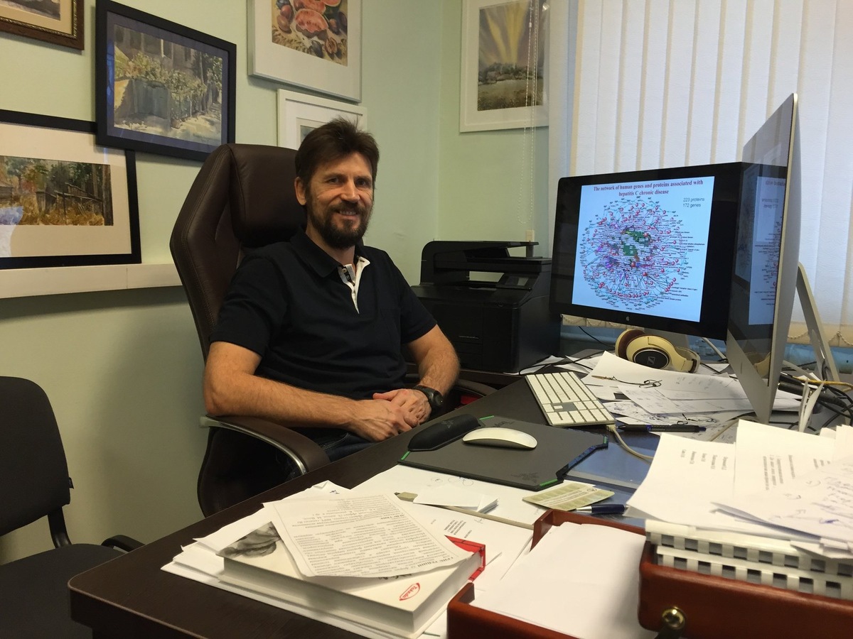    Заведующий лабораторией компьютерной протеомики ИЦиГ СО РАН, кандидат биологических наук Владимир Иванисенко