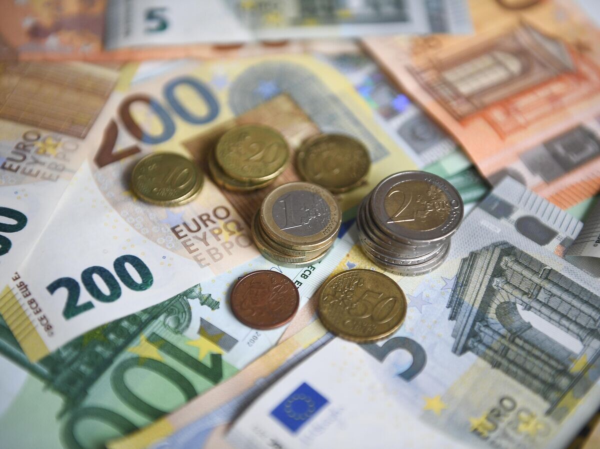    Денежные купюры и монеты евро © РИА Новости . Нина Зотина