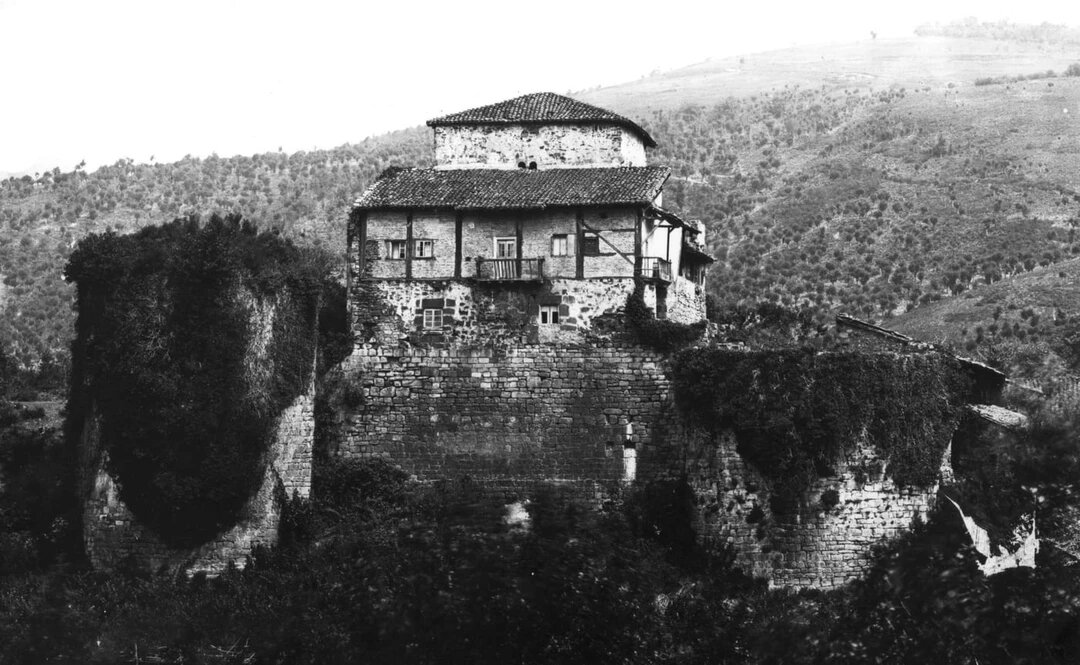 1878 год. Замок Бутрон/ https://resize.tripster.ru/hm_IBbQ_q7Rk8Etu2_GL9Inp3kU=/fit-in/1080x810/filters:no_upscale()/https://cdn.tripster.ru/photos/48ef5f19-cdeb-407f-ac8b-a7dbd76da9e5.jpg