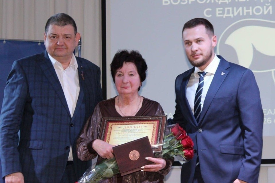    Звание заслуженного работника физкультуры ДНР получила жительница Горловки. Фото: ТГ/Приходько