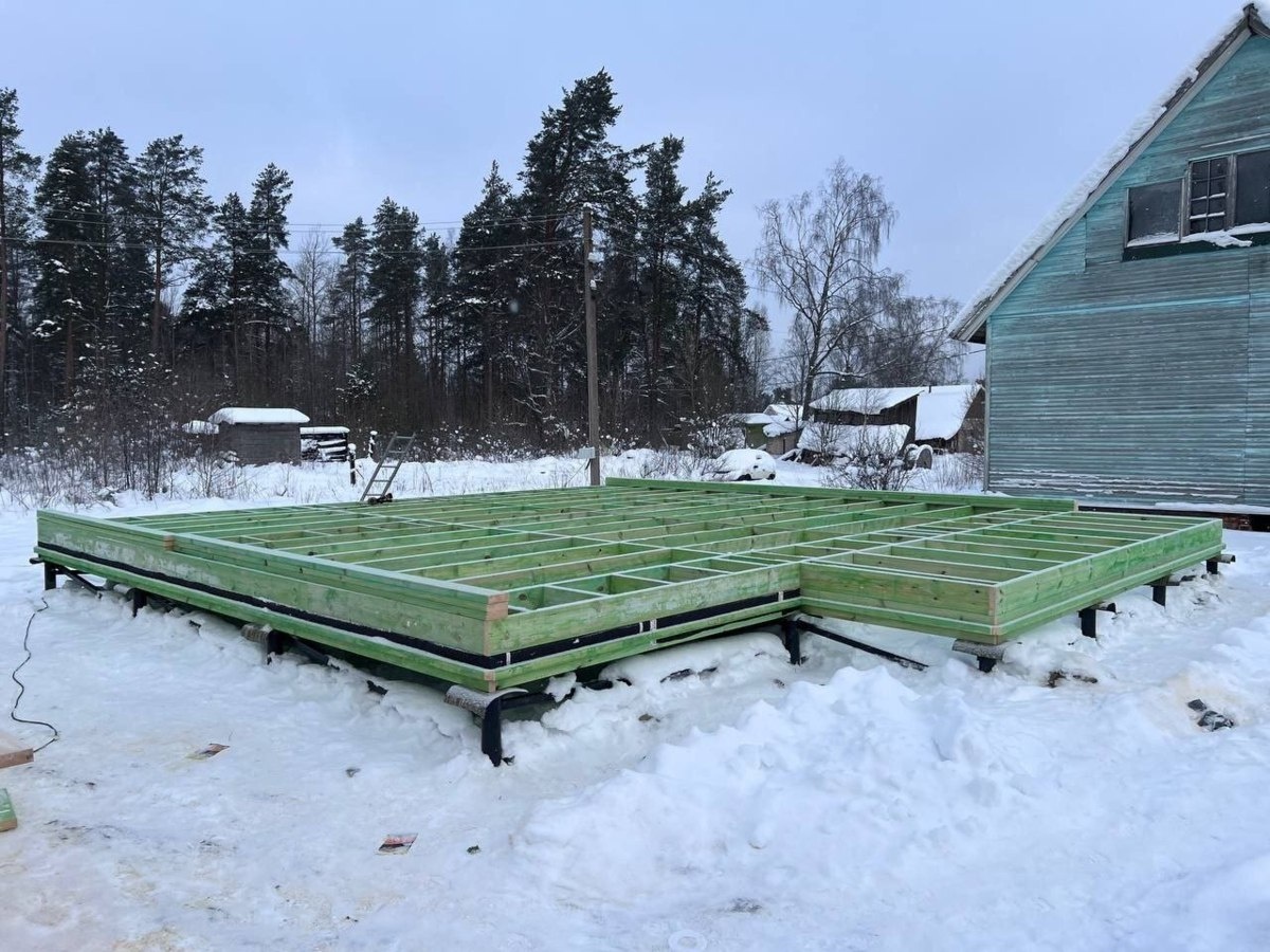 Двойная обвязка свай в каркасном доме в Ленинградской области село Красносельское