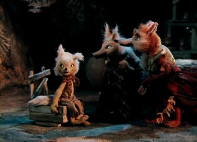 Упоротый лис... пардон, главный герой мультфильма «Маленький рыжик» и его родители.