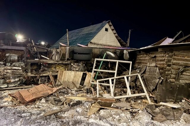    Двор дома, в который врезался грузовик. Фото: Прокуратура Забайкальского края