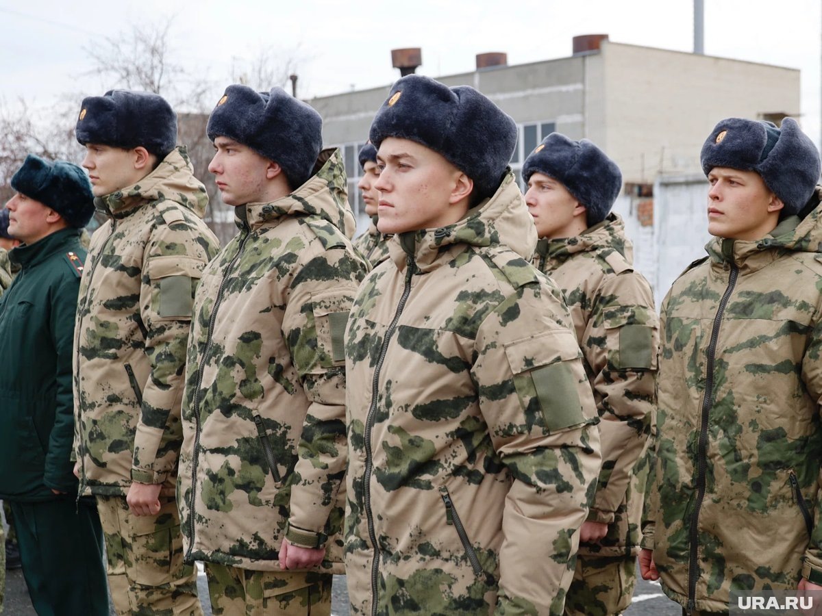    Несмотря на круглогодичность призыва, сроки отправки в армию сохраняют сезонность