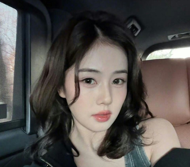 Китайская актриса Бай Лу.