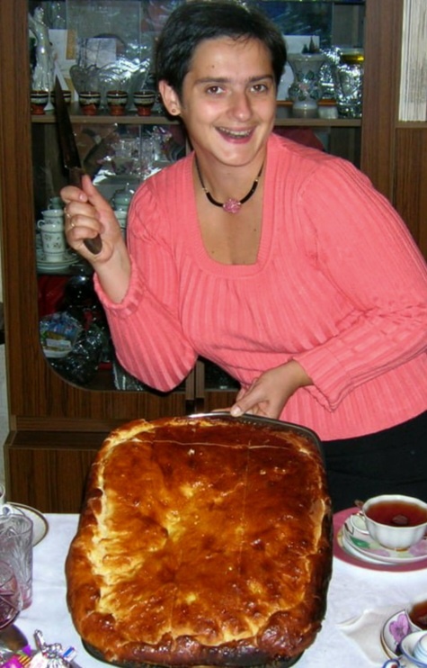 Вот он, один из первых моих пирогов- на годовасие старшего сына(20 лет назад)