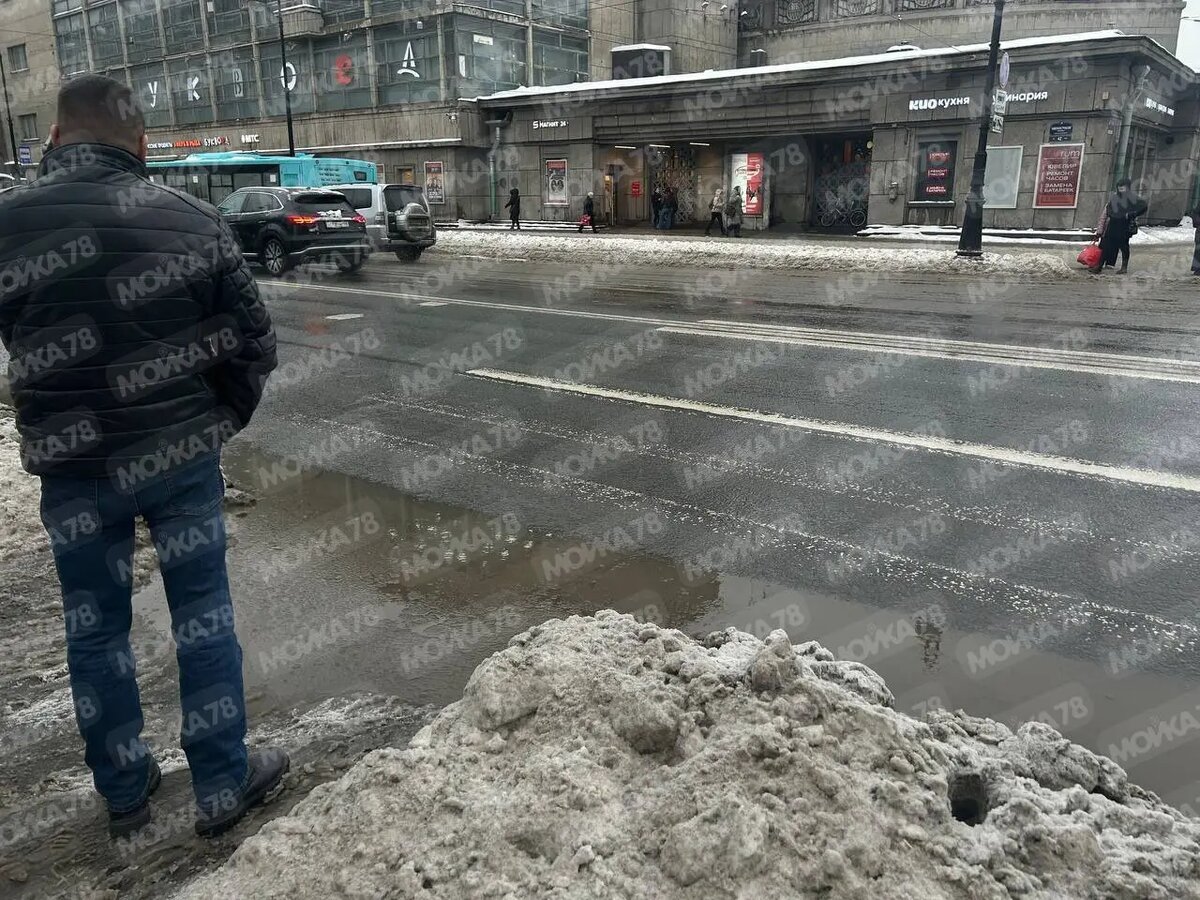    Каменноостровский проспект утром 27 февраля. Фото: Мойка78