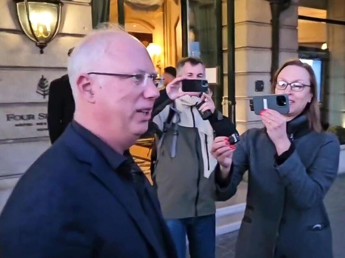    Специальный представитель президента РФ по инвестиционно-экономическому сотрудничеству Кирилл Дмитриев покидает отель Four Seasons в Женеве, где провел переговоры с американской стороной | © РИА Новости