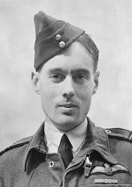 Джеффри Леонард Чешир. В 1936 году, он посетил Германию, имел возможность принять участие в съезде НСДАП. При этом он обидел принимающую сторону, отказавшись салютовать нацистам. 