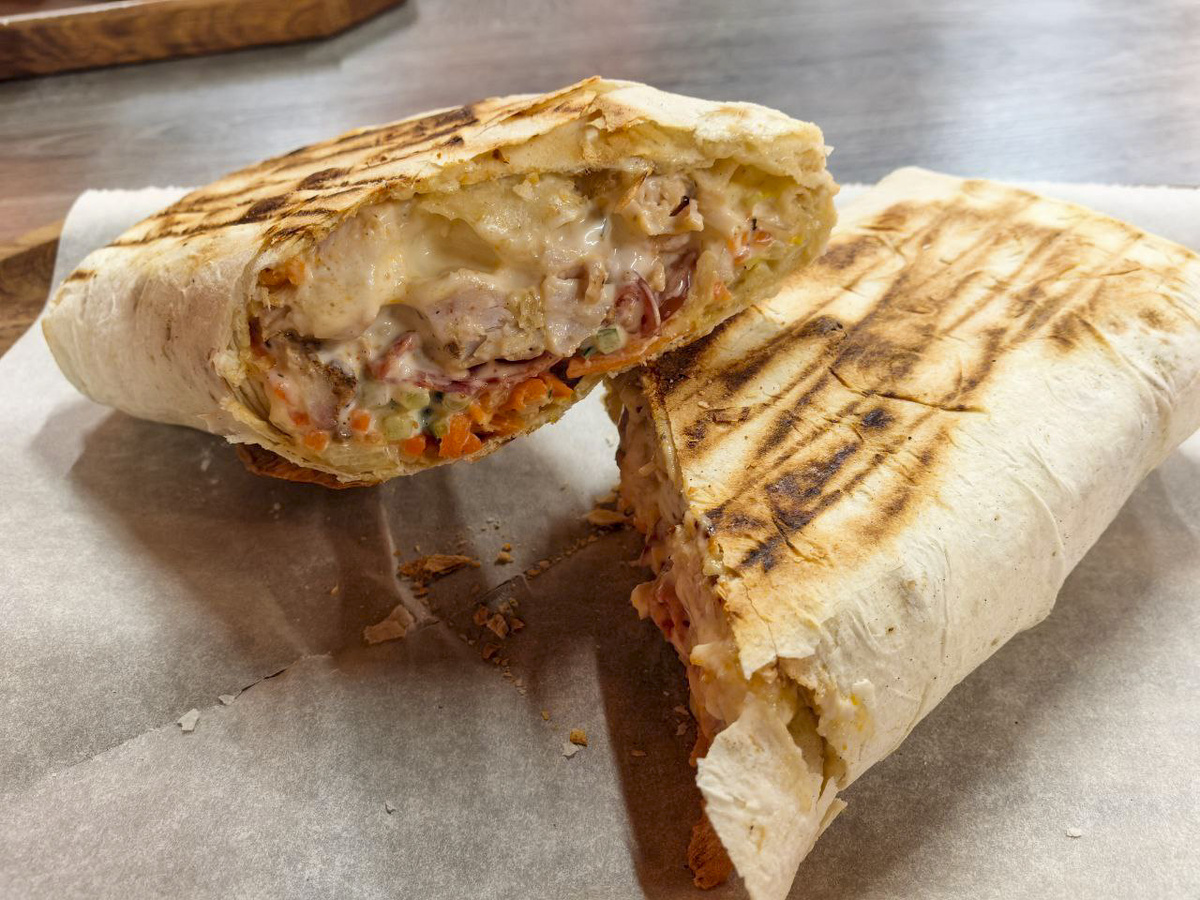 Петербургские шавермисты зарабатывают на 15 % меньше московских.  Фото: Ксения Кобалия