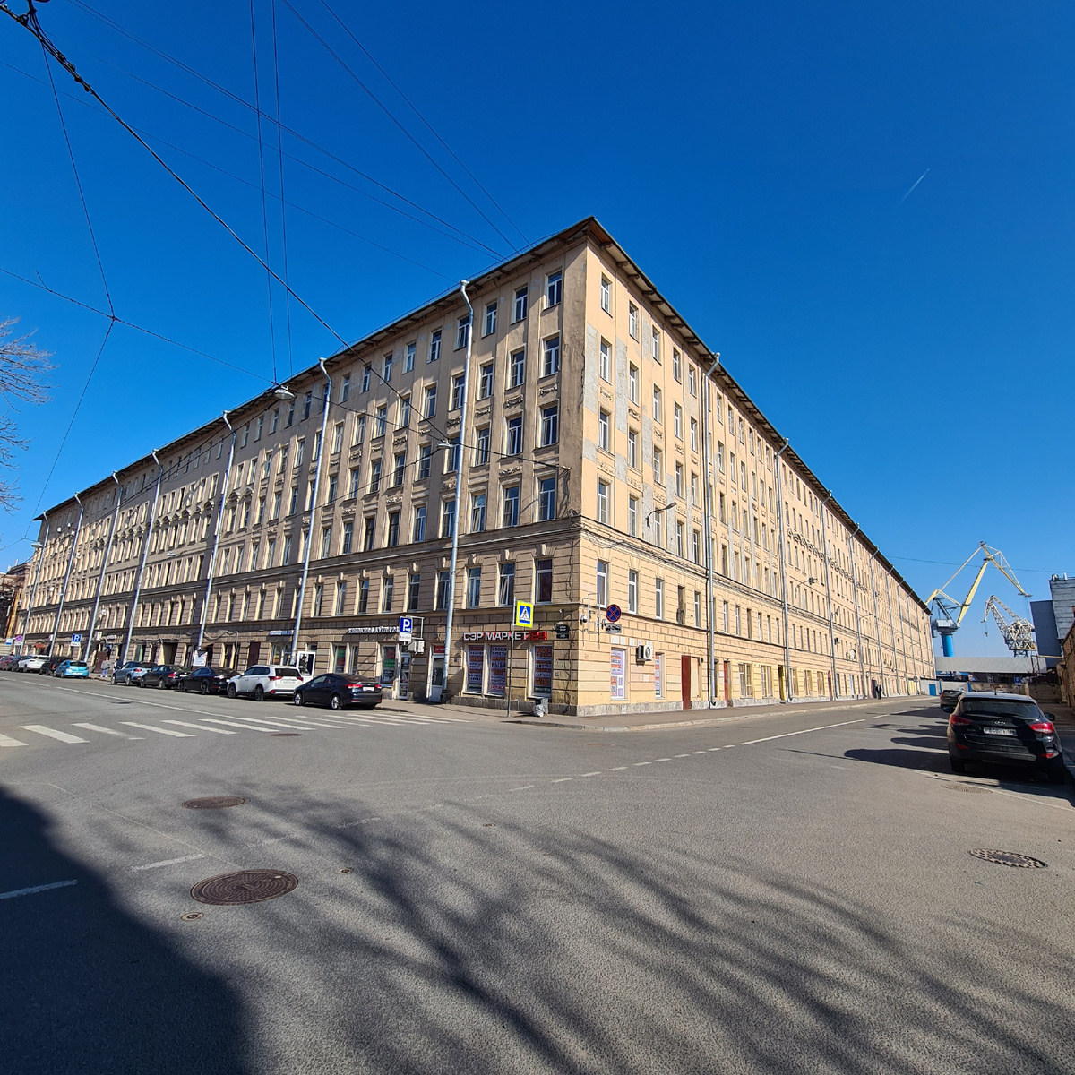 Здание в Санкт-Петербурге по адресу: Косая линия, 24/25