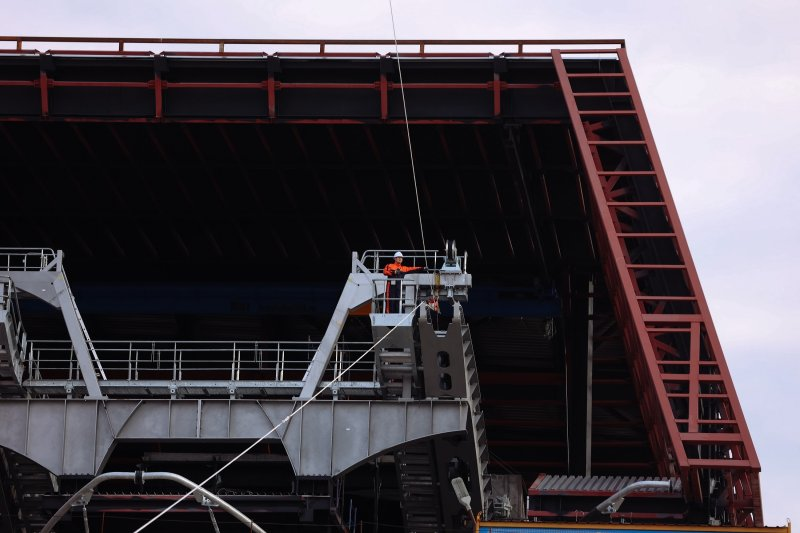 Строительство канатной дороги Благовещенск—Хэйхэ. Источник: Правительство Амурской области. https://rg.ru/2025/09/10/reg-dfo/cherez-amur-za-dve-minuty.html