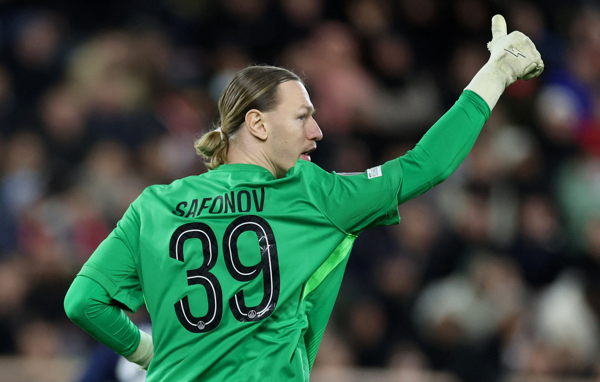    Вратарь ПСЖ Матвей Сафонов  REUTERS/Alexandre Dimou