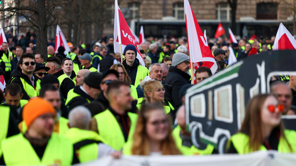     Движение общественного транспорта парализовано по всей Германии из-за забастовки REUTERS/Christian Mang