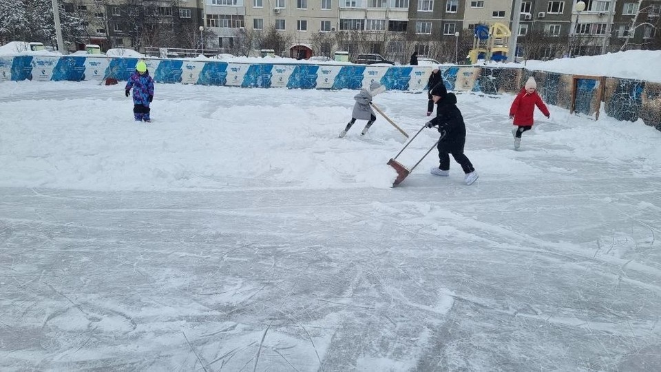    28 февраля в Ульяновске завершат обслуживание хоккейных кортов. ФОТО: тг-канал Центра по благоустройству и озеленению Ульяновска