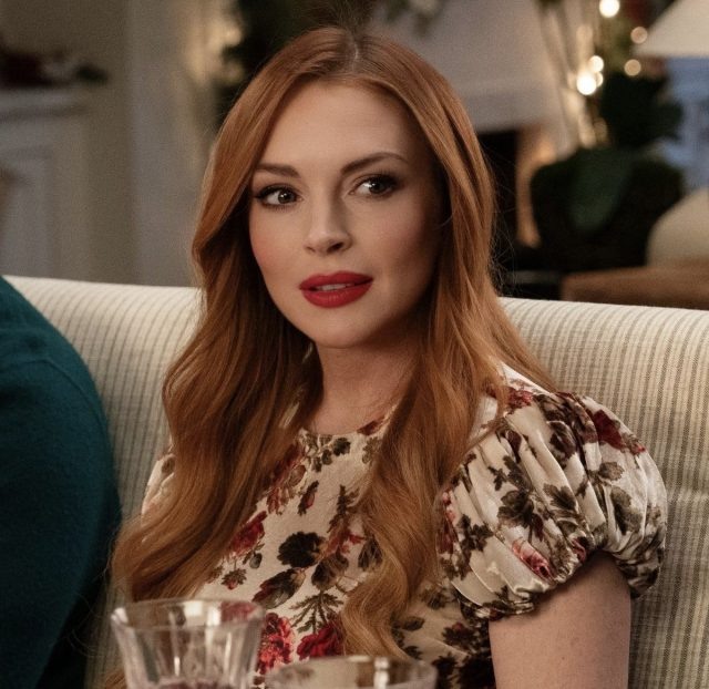    Кадр из фильма «Незабываемое Рождество» (Falling for Christmas, США, 2022)