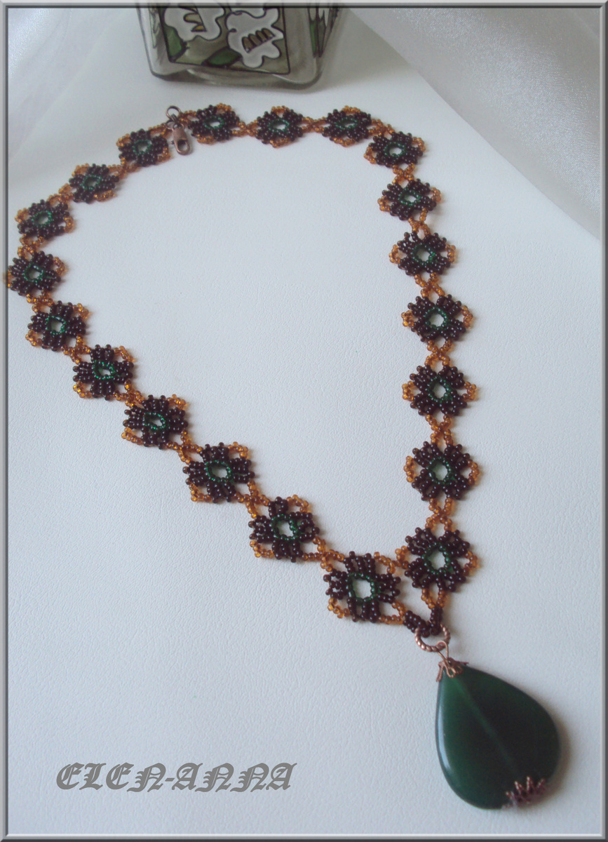 Зеленый авантюрин на цепочке Халпенни.