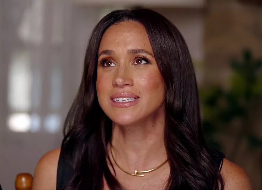    Как Меган Маркл комбинирует в своем образе масс-маркет с люксом