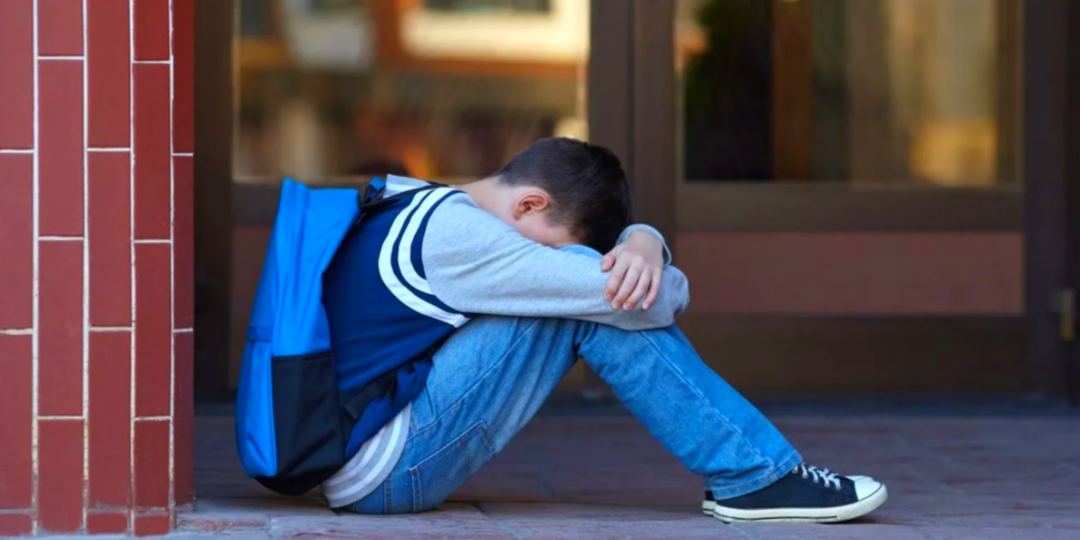 Мама, ты меня бесишь! Карта возрастных кризисов от 5 до 9 класса — когда это норма, а когда пора бить тревогу 📉😭